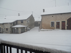 UGNY SOUS LA NEIGE